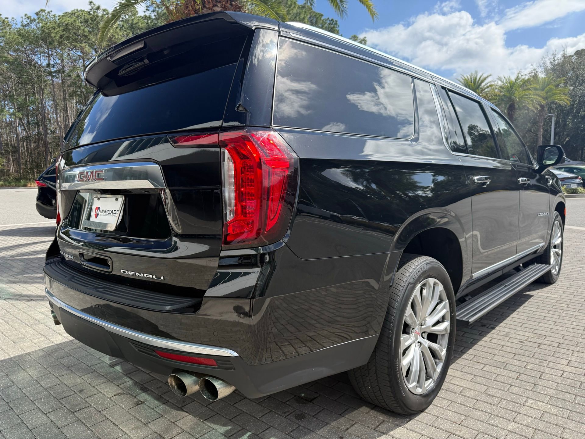 Used 2023 GMC Yukon XL Denali image 12