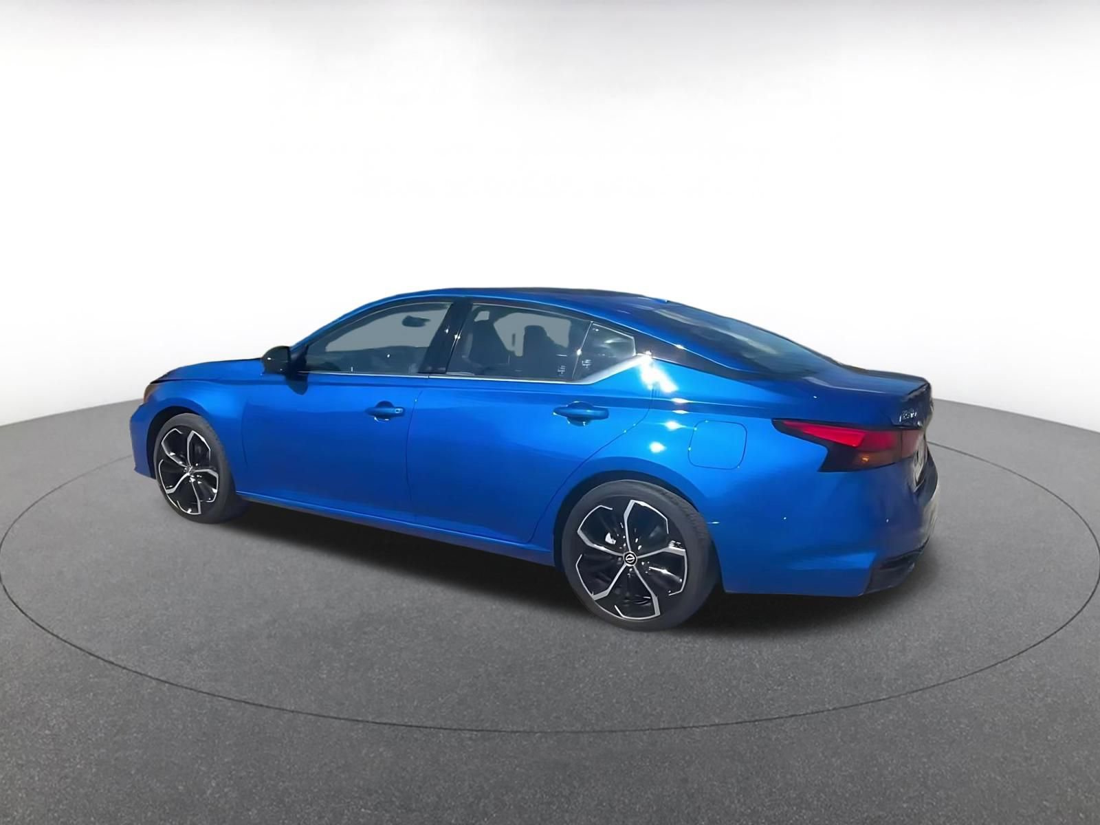 Used 2025 Nissan Altima 2.5 SR image 10