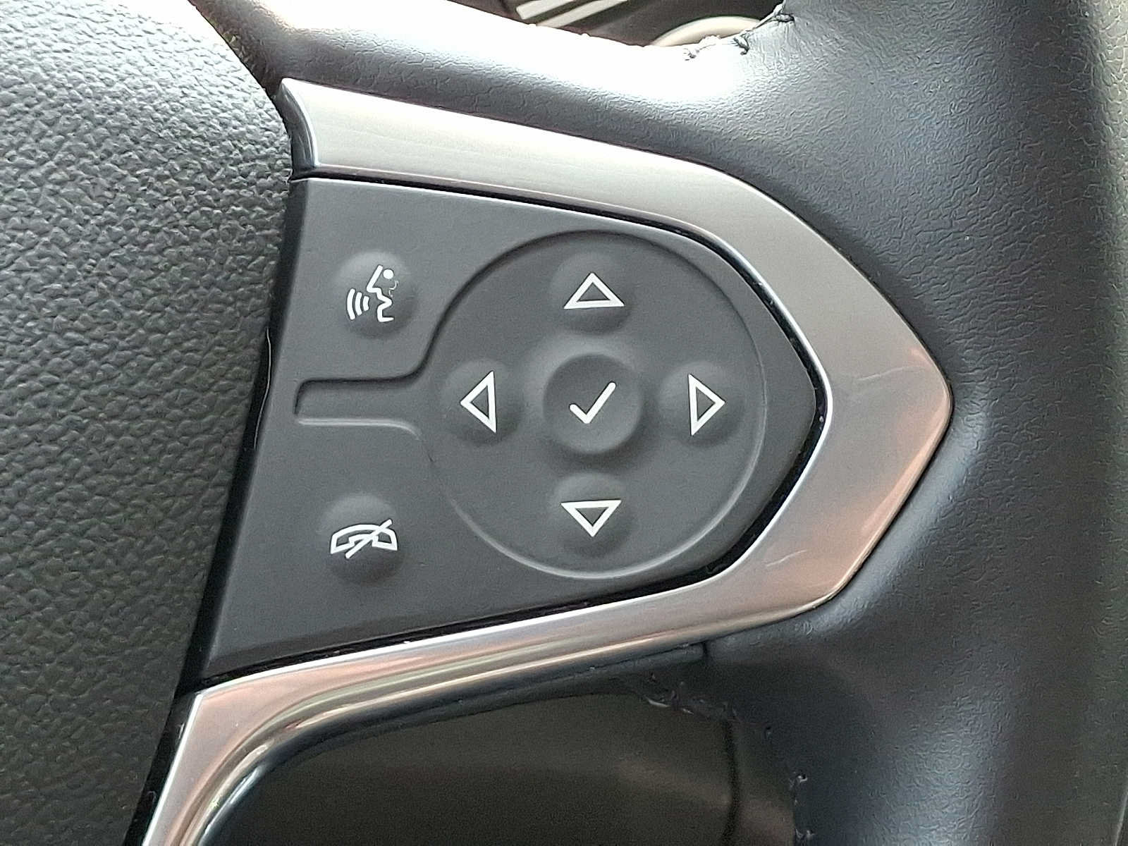 Used 2021 Chevrolet Traverse LT FWD image 22