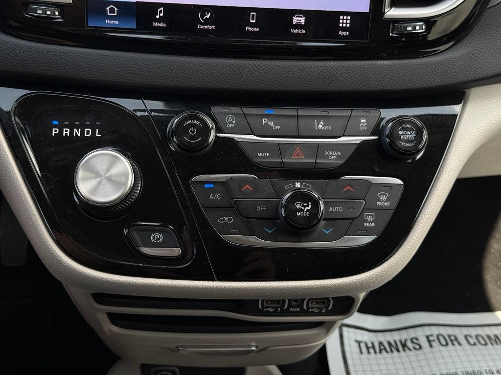 Used 2024 Chrysler Pacifica Touring-L FWD image 37