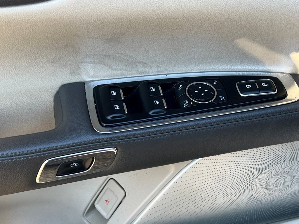 Used 2019 Lincoln Continental Reserve image 22