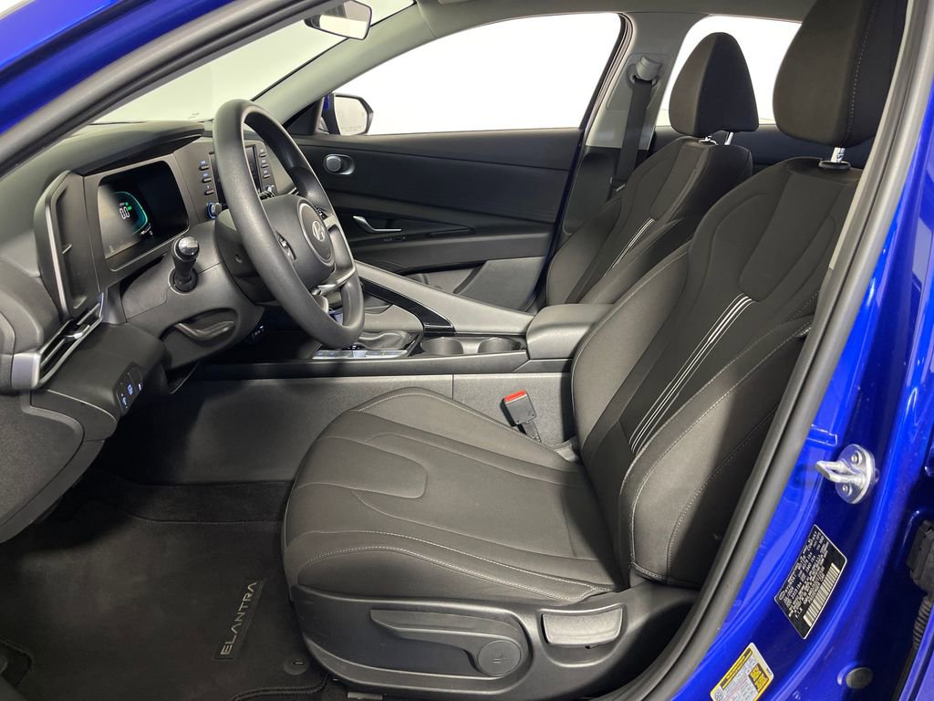 Certified 2025 Hyundai Elantra Blue FWD image 12