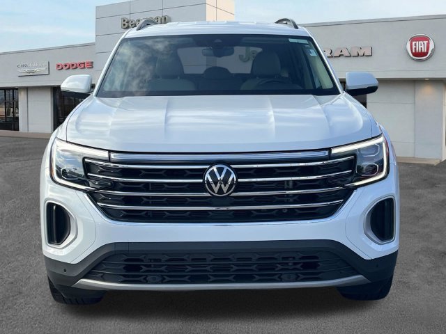 Used 2025 Volkswagen Atlas SE AWD/4WD image 2