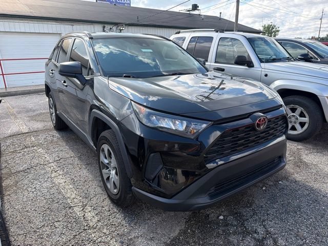 Used 2021 Toyota RAV4 LE FWD image 5