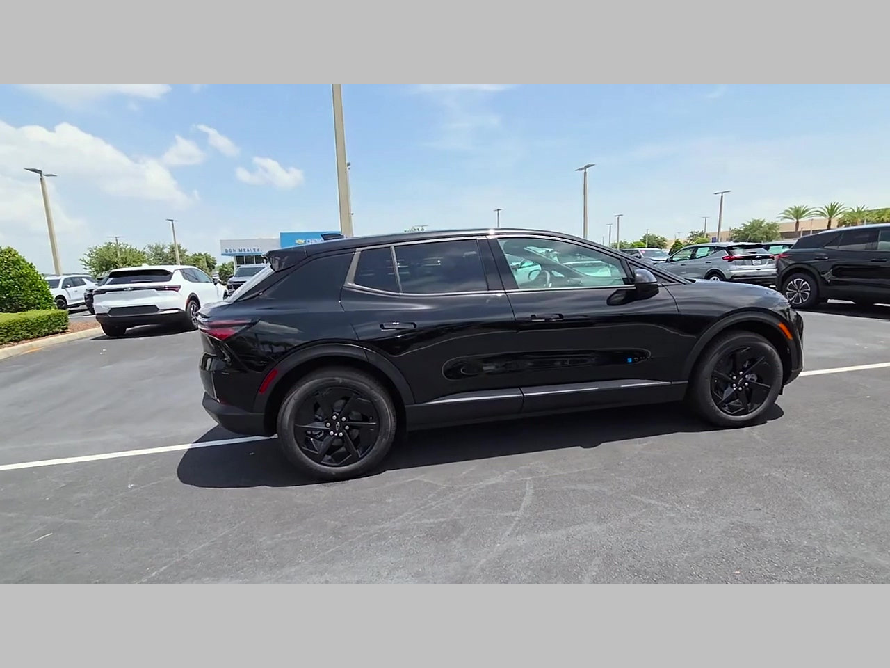 New 2026 Chevrolet Equinox EV LT w/ Midnight Package FWD image 16