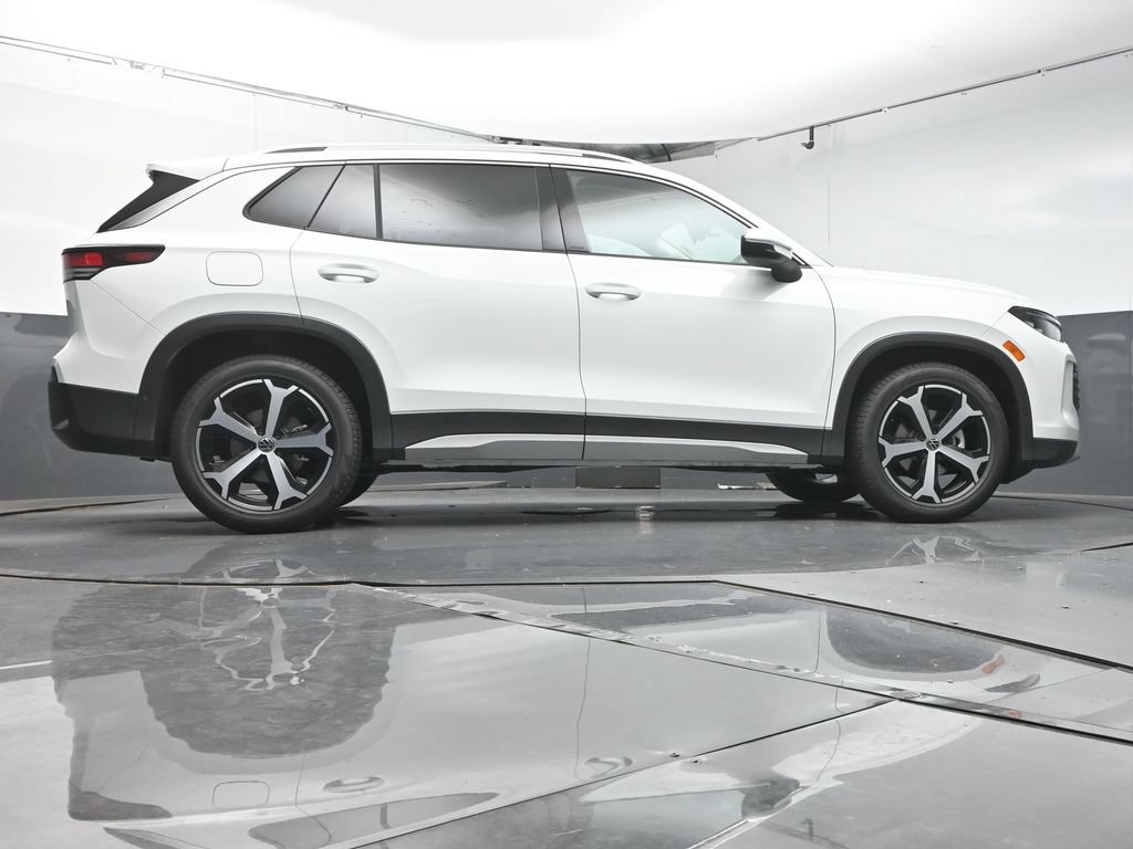 New 2026 Volkswagen Tiguan SE FWD image 37