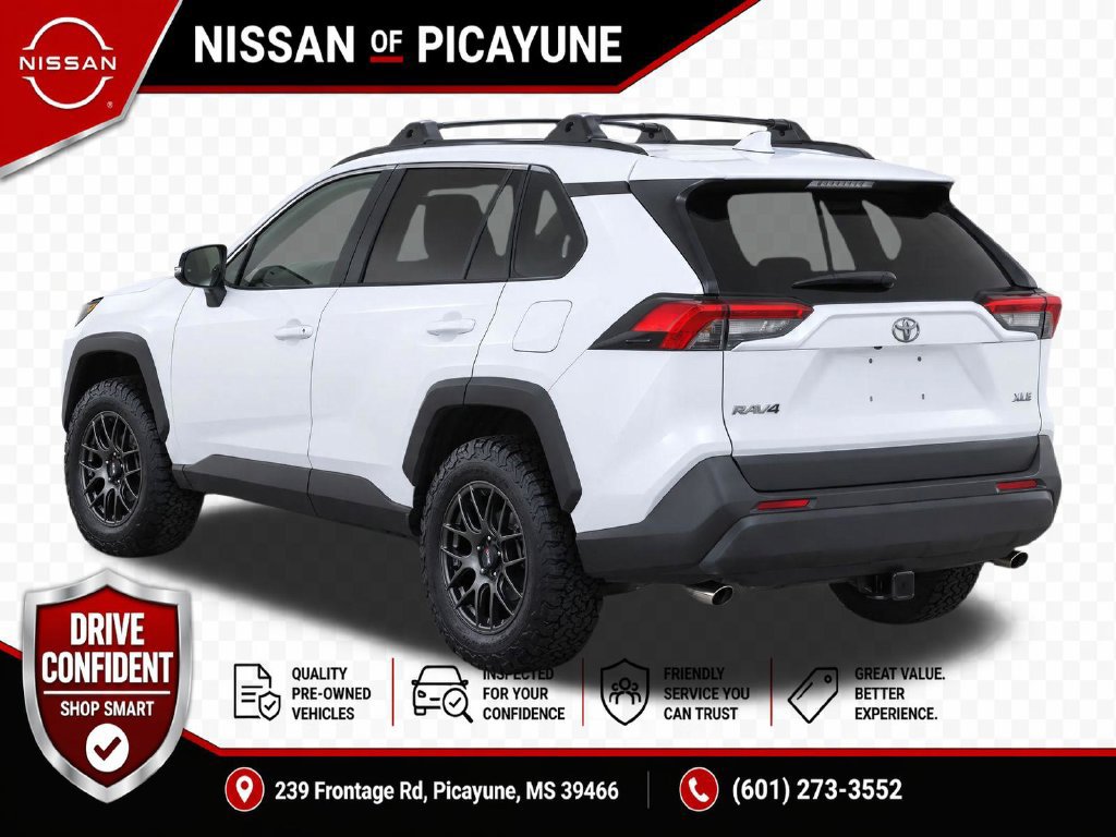 Used 2019 Toyota RAV4 XLE w/ Convenience Package FWD image 3