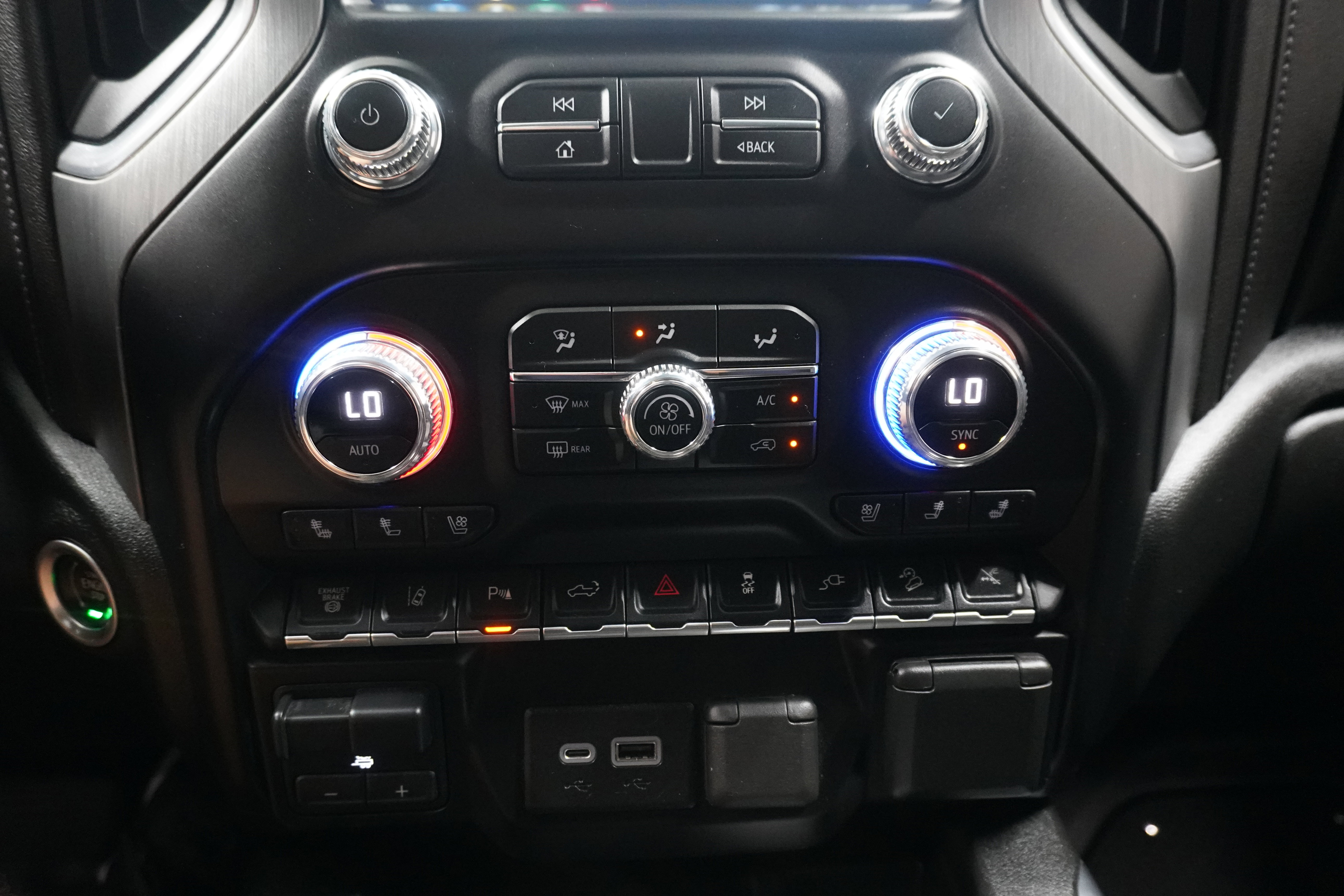 Used 2023 GMC Sierra 3500 Denali w/ Denali Black Diamond Edition image 24