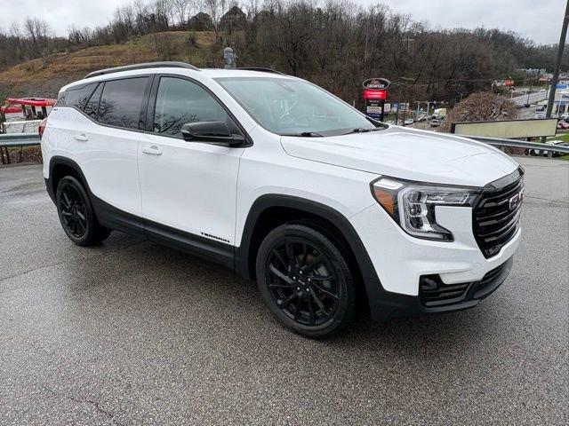 Used 2023 GMC Terrain SLT w/ Elevation Edition image 7