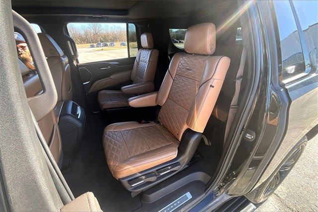 Used 2022 Cadillac Escalade ESV Sport w/ Touring Package image 22