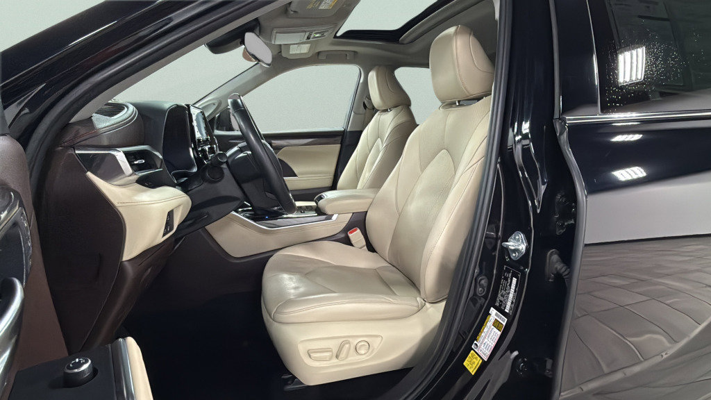 Used 2020 Toyota Highlander Limited AWD/4WD image 17