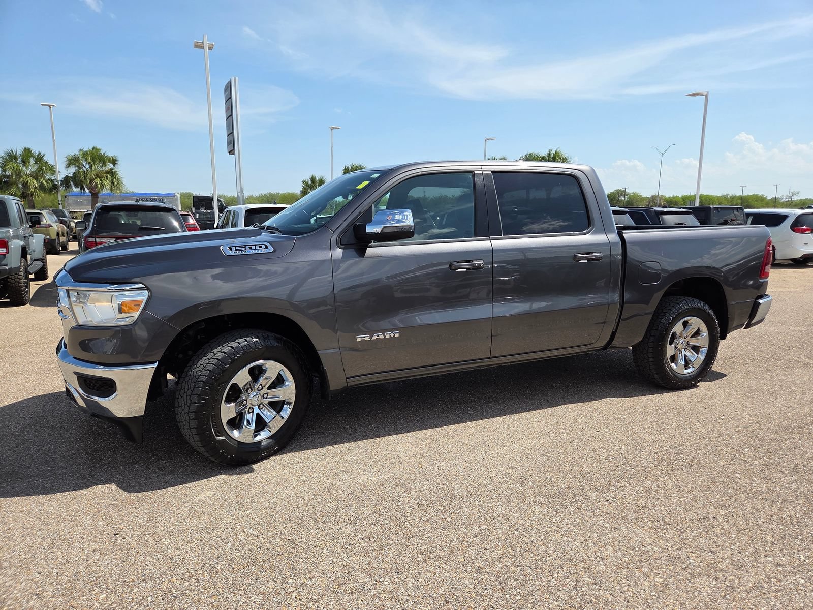 Used 2024 RAM 1500 Laramie AWD/4WD image 3