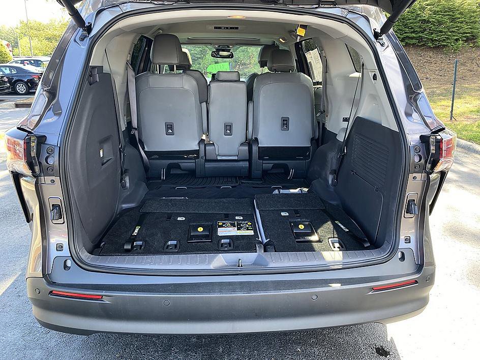 Certified 2024 Toyota Sienna XLE FWD image 12