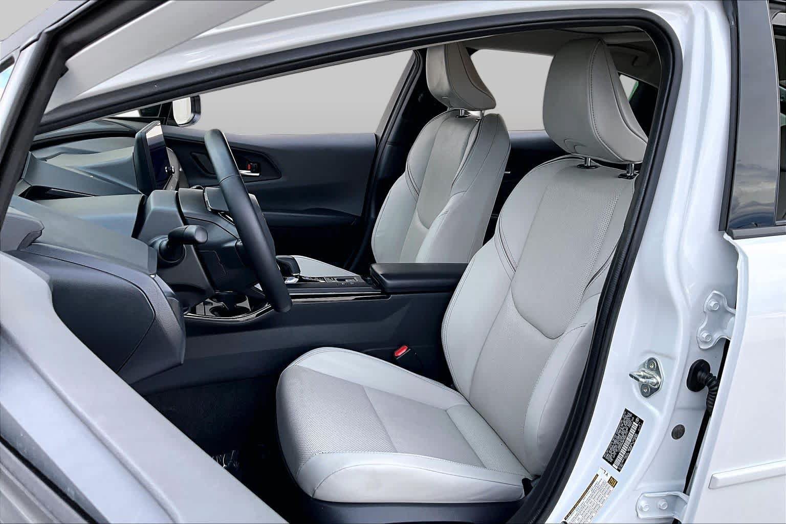 Used 2024 Toyota Prius Limited FWD image 8