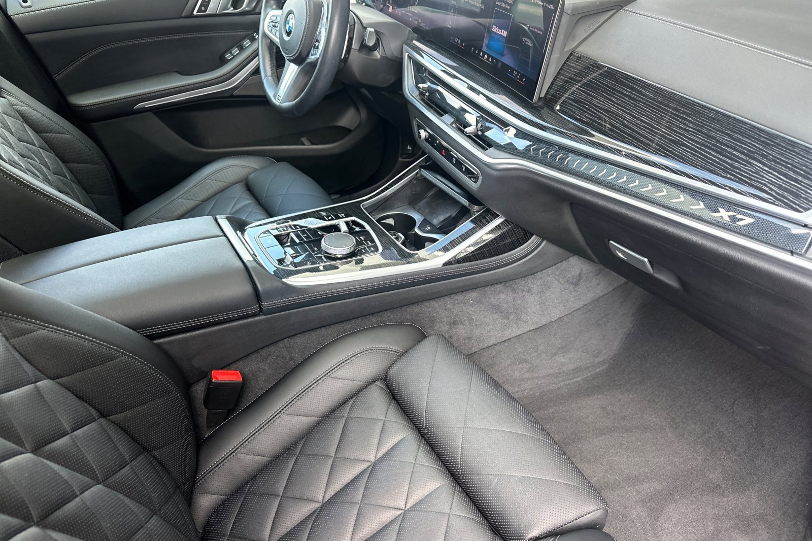 Used 2024 BMW X7 xDrive40i w/ M Sport Package AWD/4WD image 16