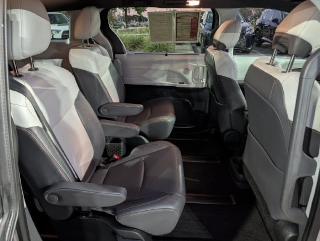 Used 2023 Toyota Sienna XSE w/ XSE Plus Package AWD/4WD image 31