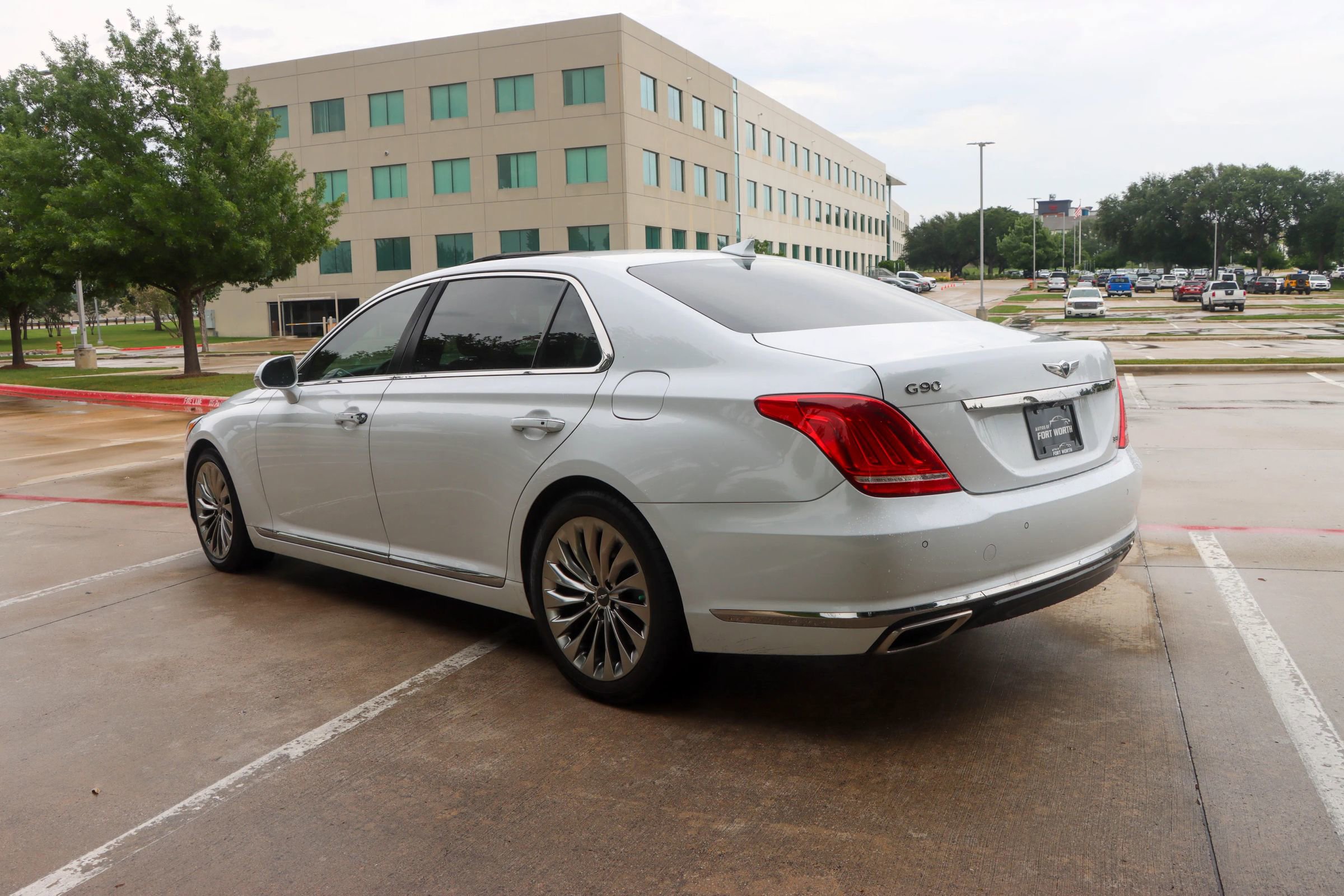 Used 2018 Genesis G90 3.3T Premium RWD image 5