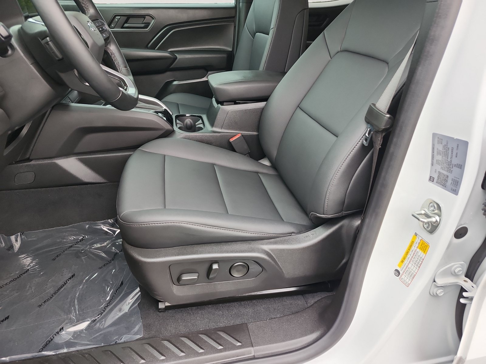 Used 2025 Chevrolet Colorado Trail Boss AWD/4WD image 9