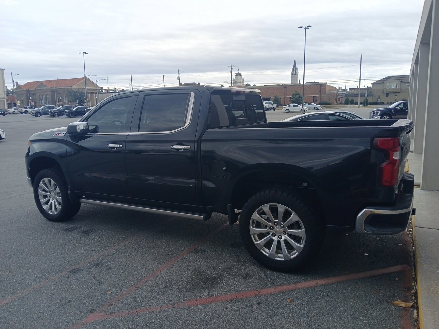 Used 2022 Chevrolet Silverado 1500 LTZ w/ LTZ Premium Package image 7