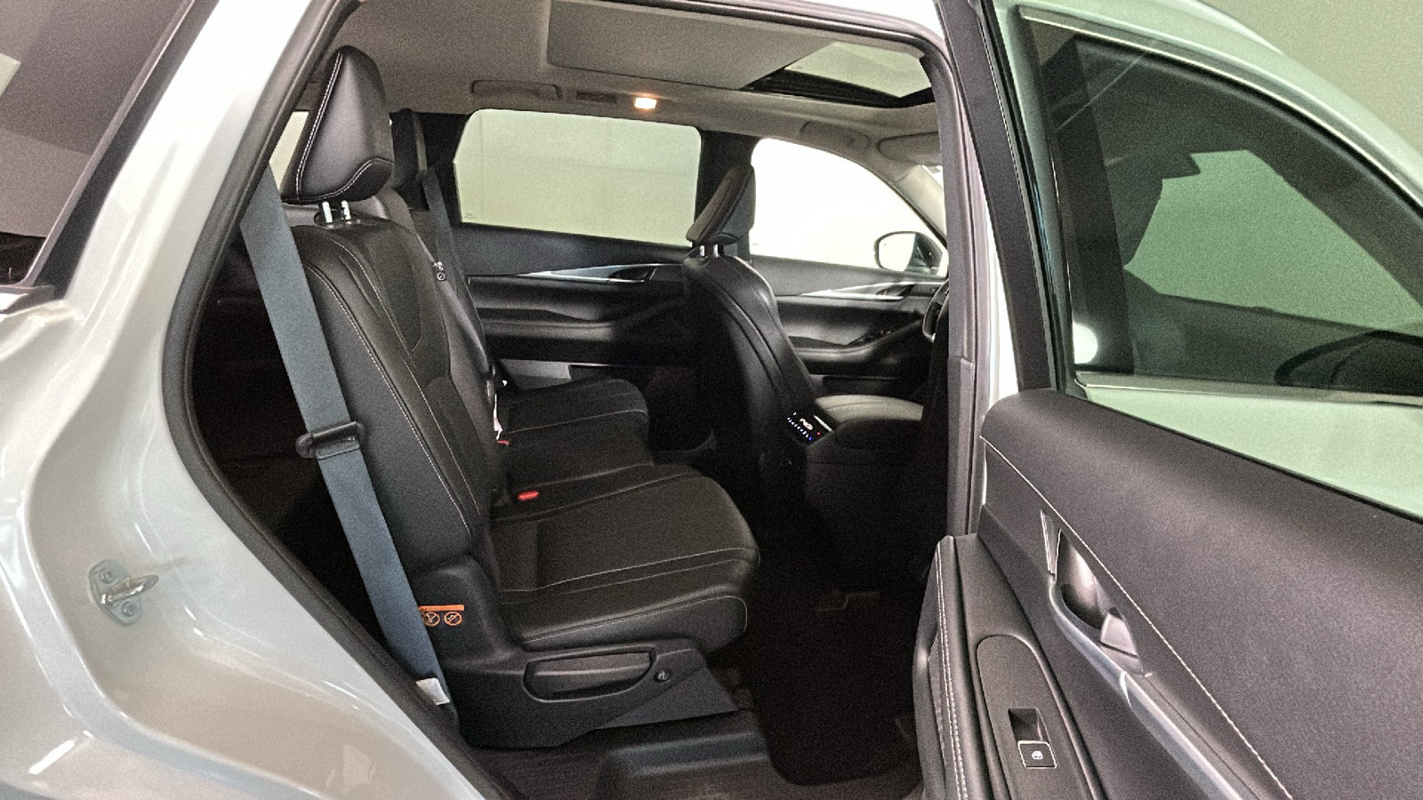 Used 2024 INFINITI QX60 Luxe AWD/4WD image 33