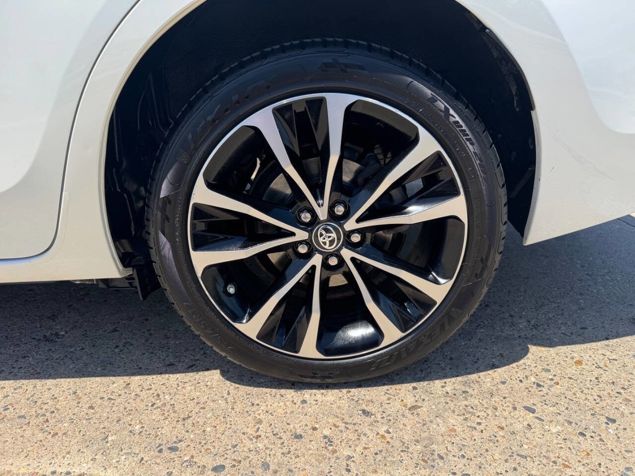 Used 2018 Toyota Corolla XSE w/ Body Protection Package FWD image 9