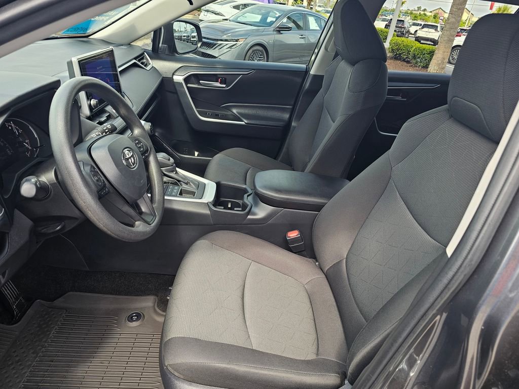 Used 2025 Toyota RAV4 XLE AWD/4WD image 14
