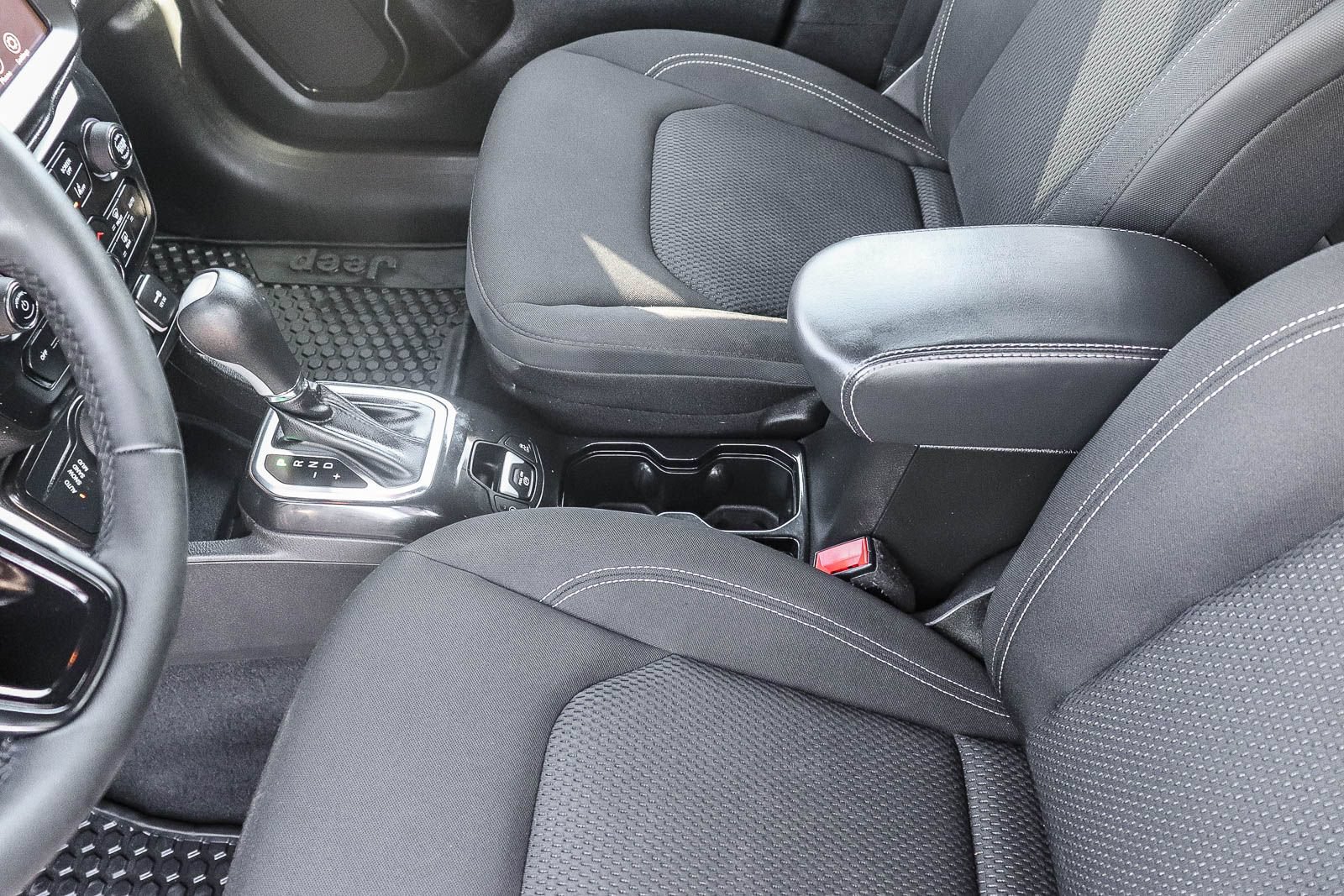 Used 2022 Jeep Renegade Altitude AWD/4WD image 23