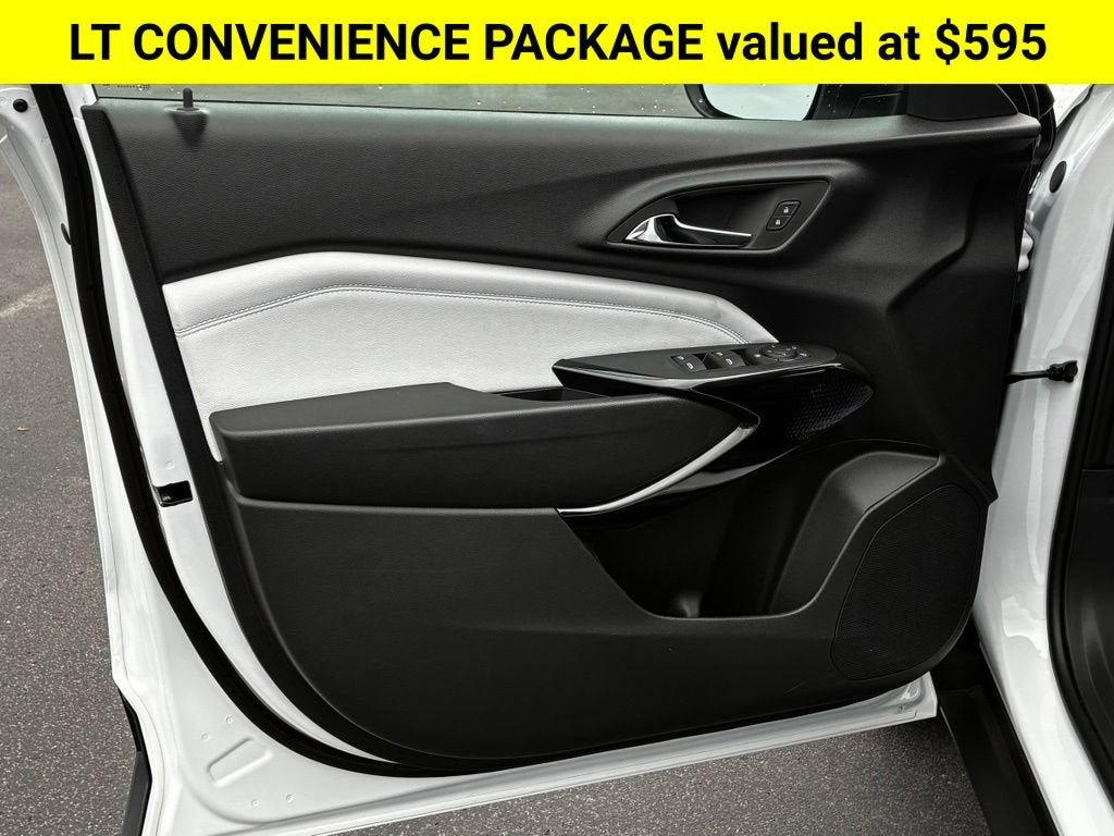 New 2026 Chevrolet Trax LT w/ LT Convenience Package FWD image 2