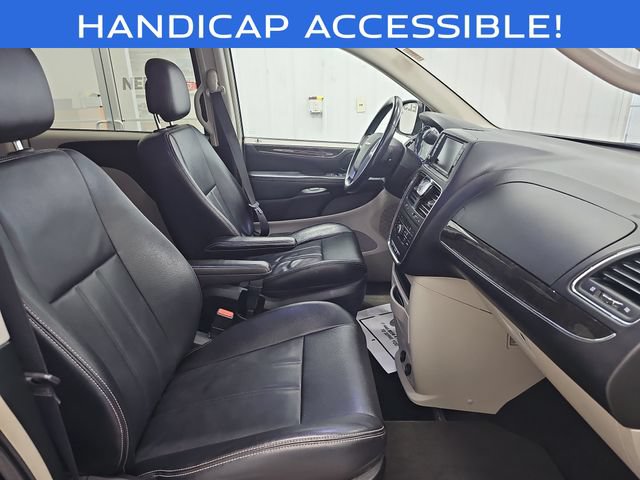 Used 2013 Chrysler Town & Country Touring FWD image 28