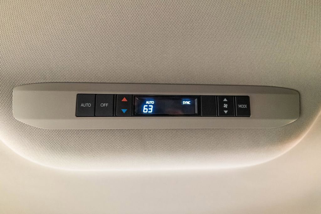 Certified 2024 Toyota Sienna LE image 33