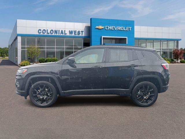 Used 2022 Jeep Compass Latitude w/ Sun and Sound Group AWD/4WD image 3