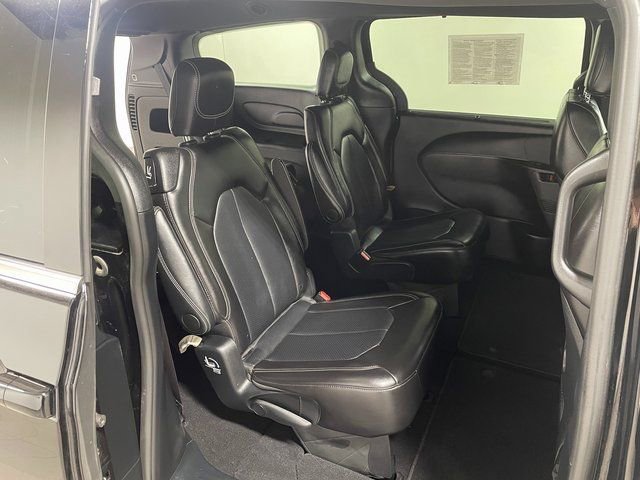 Used 2025 Chrysler Pacifica Select image 20
