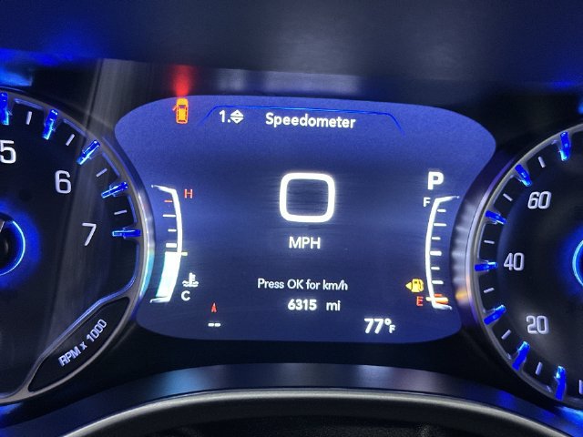 Used 2025 Chrysler Voyager LX FWD image 12