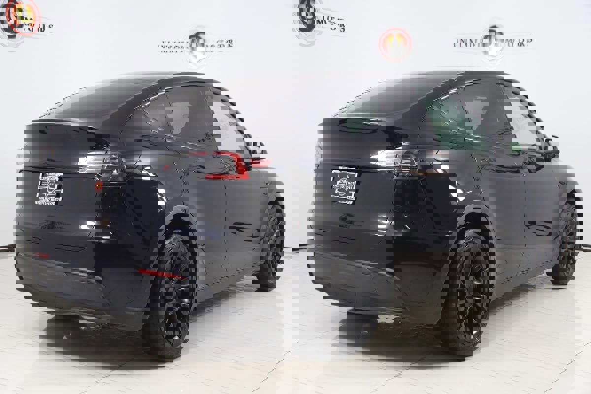 Used 2023 Tesla Model Y Long Range image 3