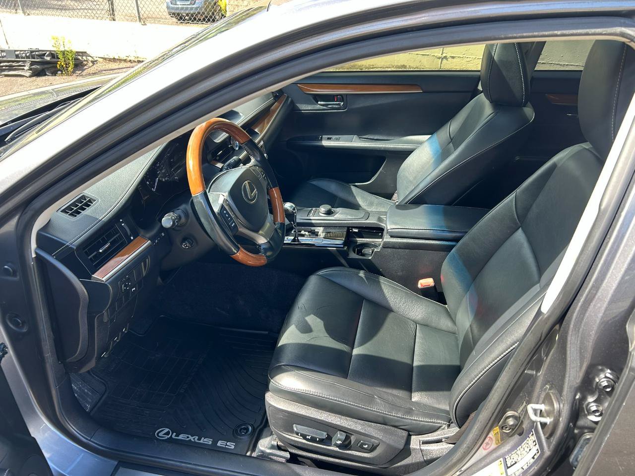 Used 2013 Lexus ES 300h w/ Premium Pkg FWD image 10