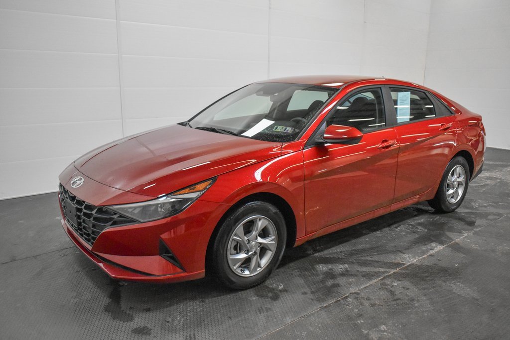Used 2023 Hyundai Elantra SE w/ Preferred Accessory Package image 3