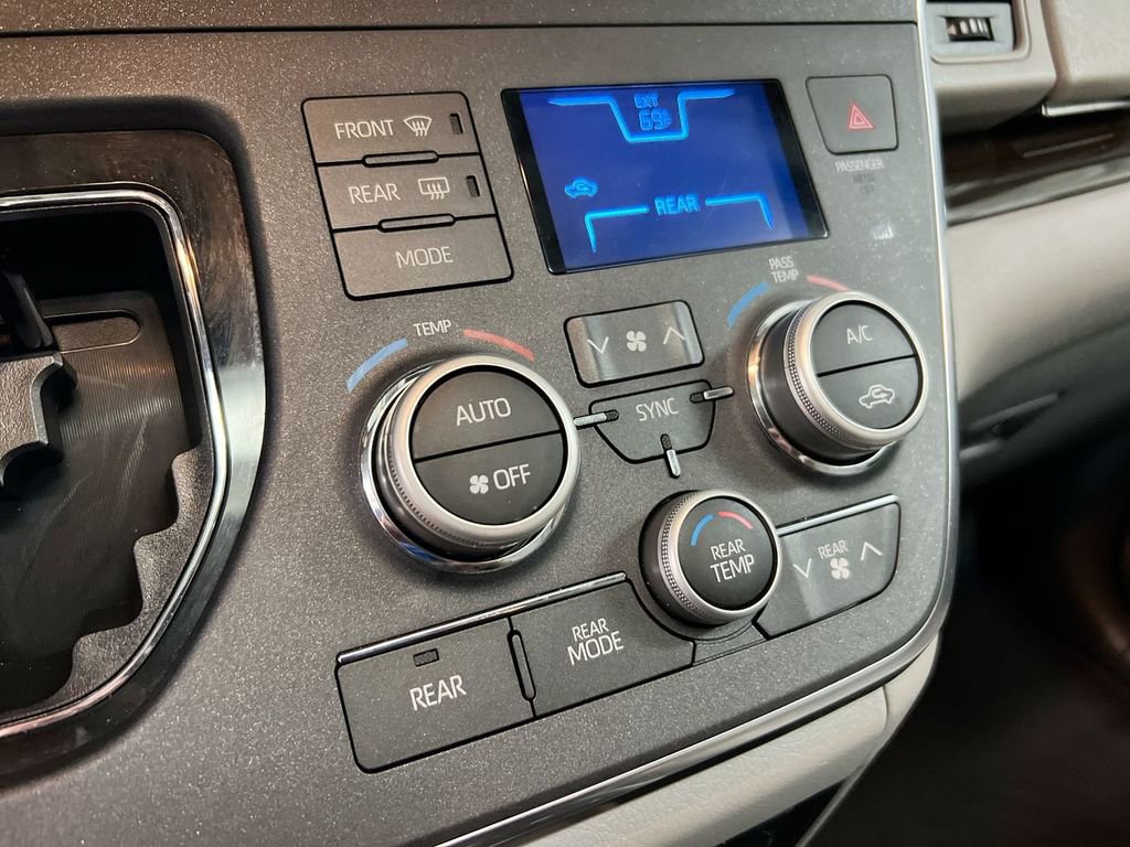 Used 2019 Toyota Sienna XLE image 16