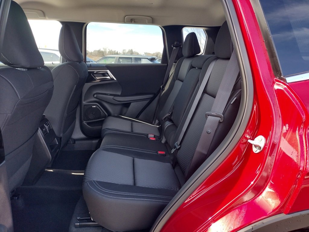 New 2026 Mitsubishi Outlander ES image 8