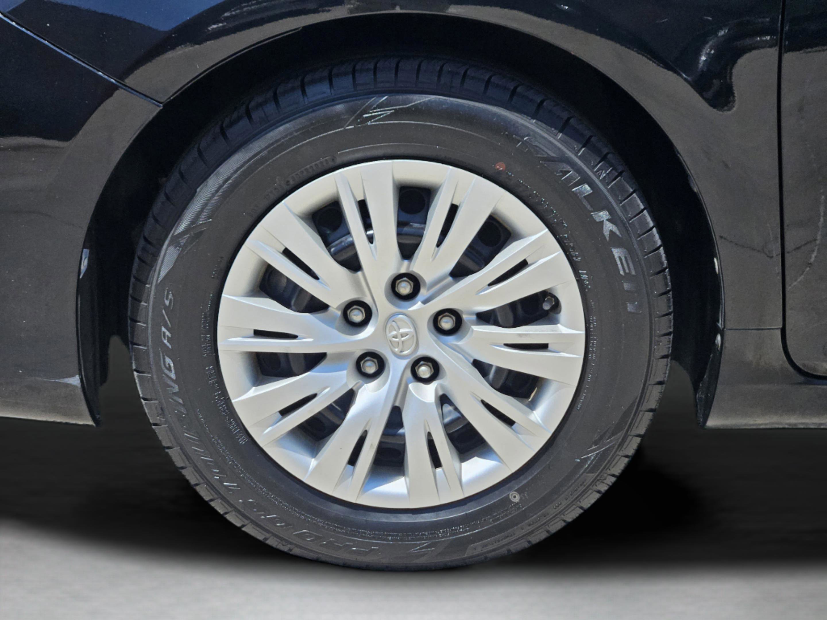 Used 2014 Toyota Camry L FWD image 27