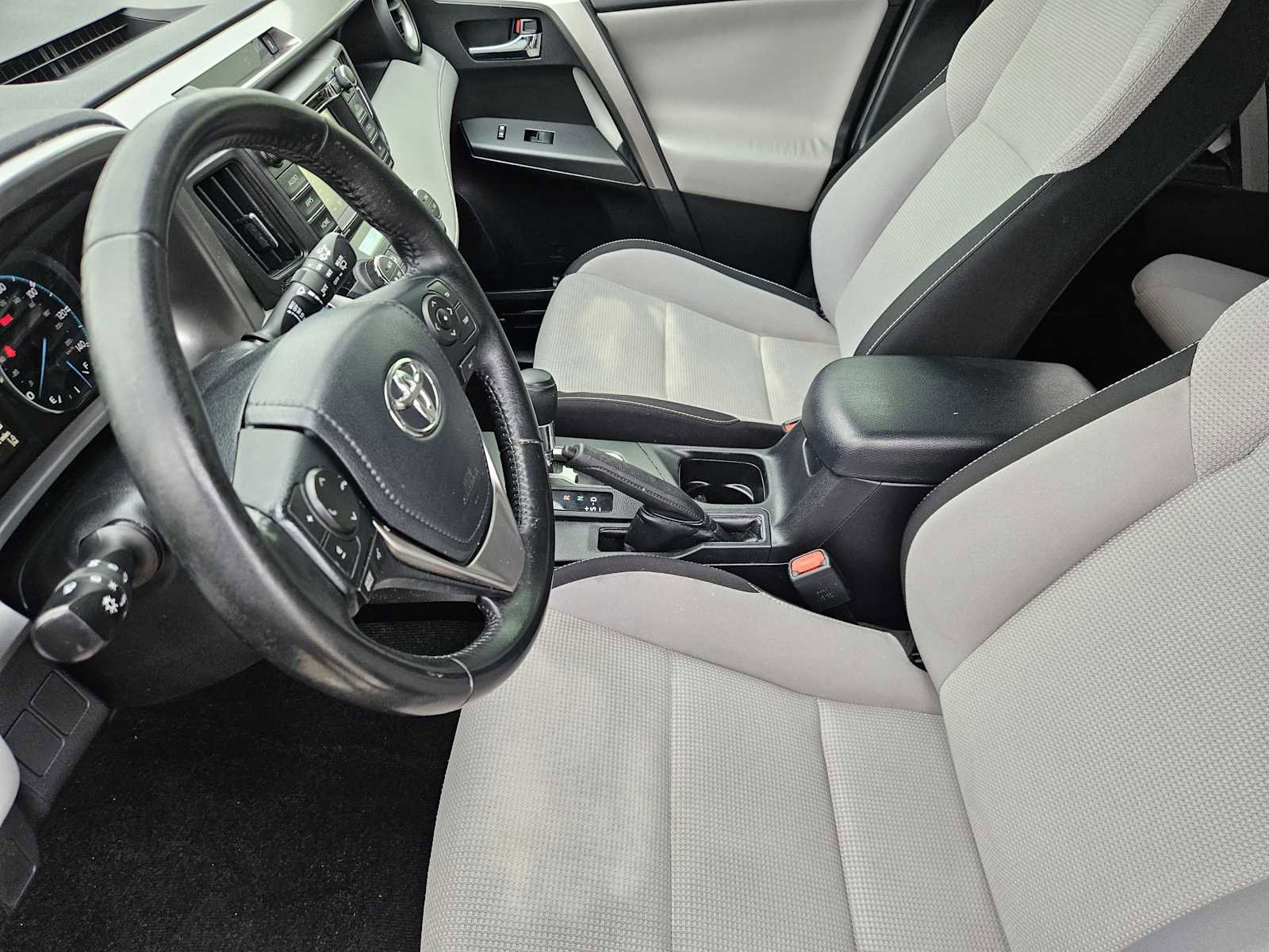 Used 2017 Toyota RAV4 XLE image 13