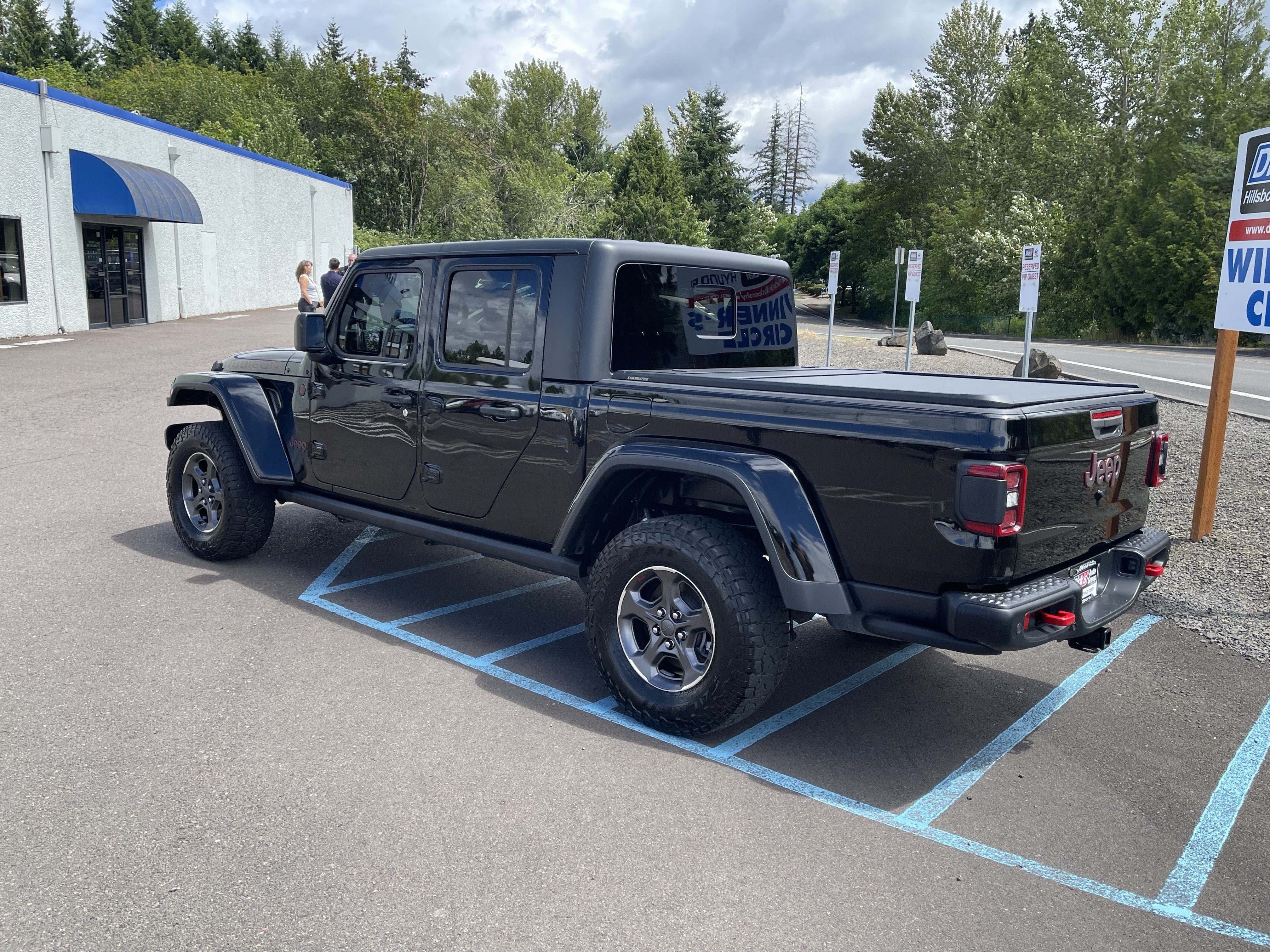 Used 2020 Jeep Gladiator Rubicon AWD/4WD image 3
