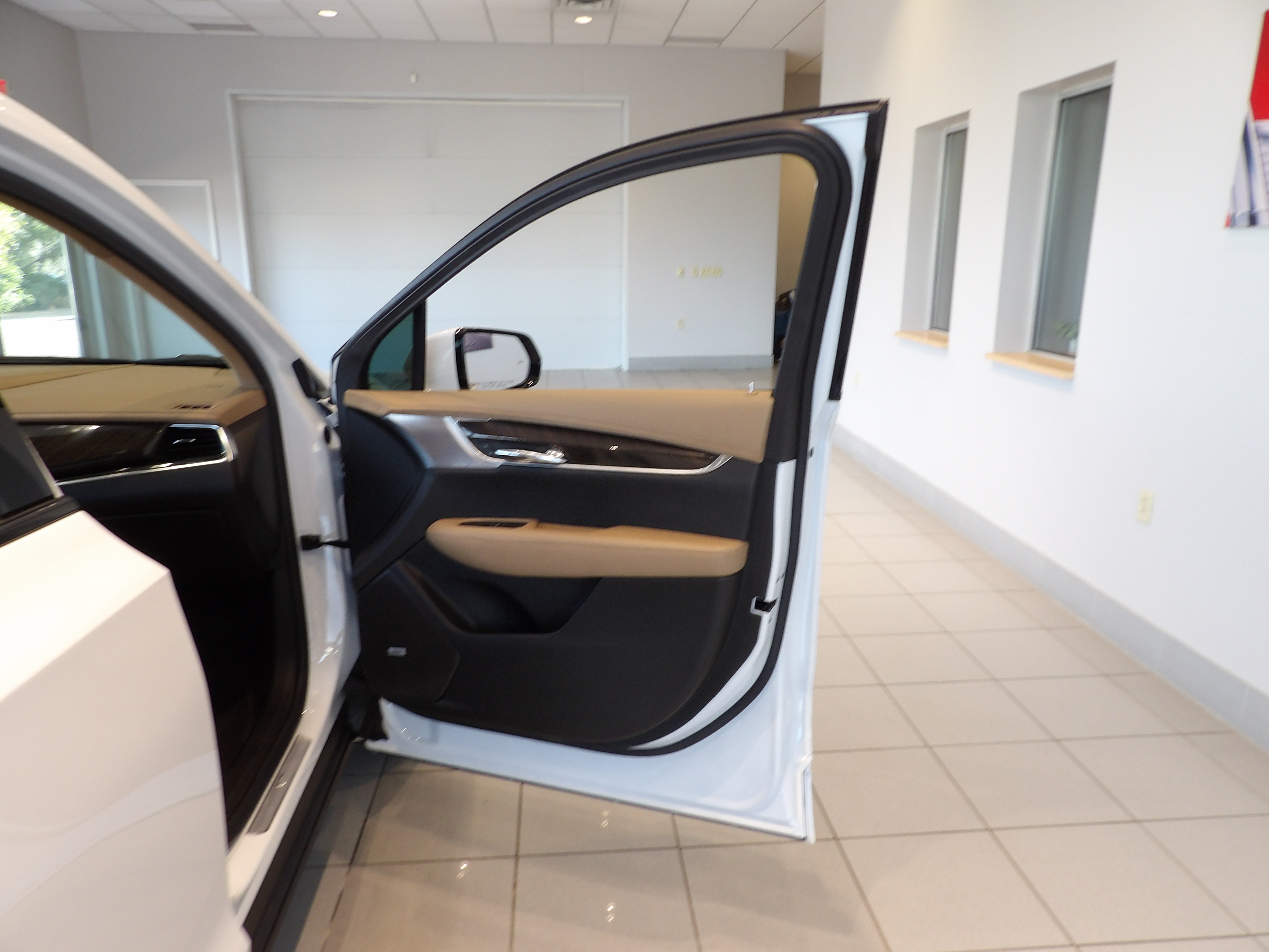 Used 2025 Cadillac XT6 Sport w/ Platinum Package AWD/4WD image 24