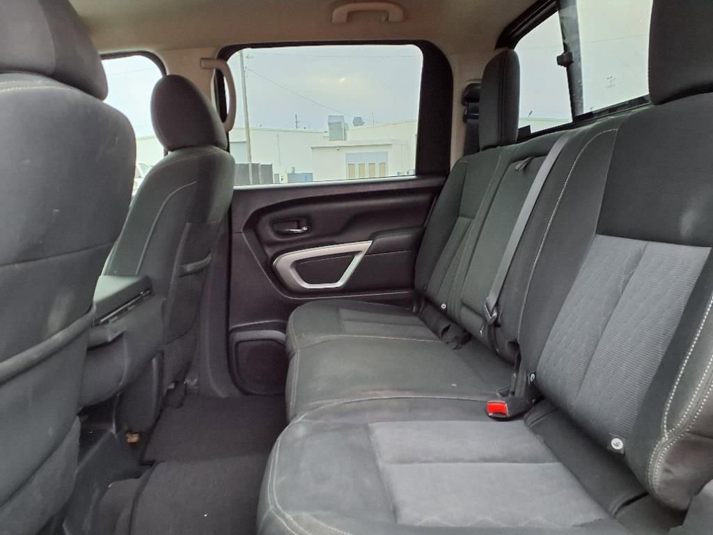Used 2017 Nissan Titan SV image 15