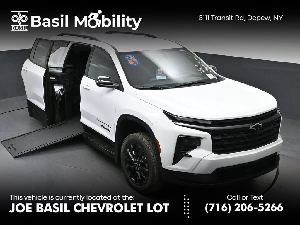 Used 2026 Chevrolet Traverse LT w/ Midnight/Sport Edition FWD image 1
