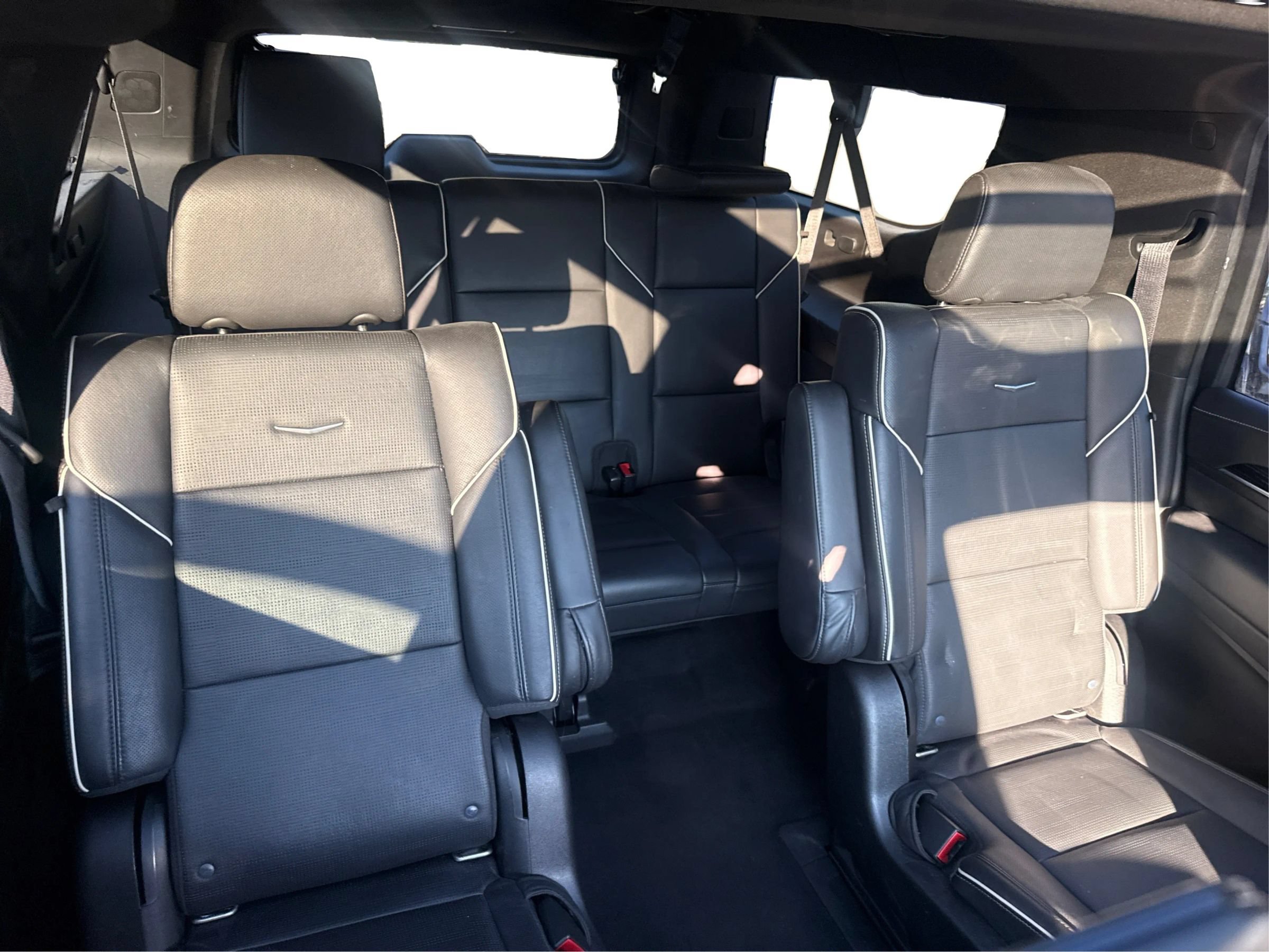 Used 2021 Cadillac Escalade ESV Sport w/ LPO, ONYX Package AWD/4WD image 12