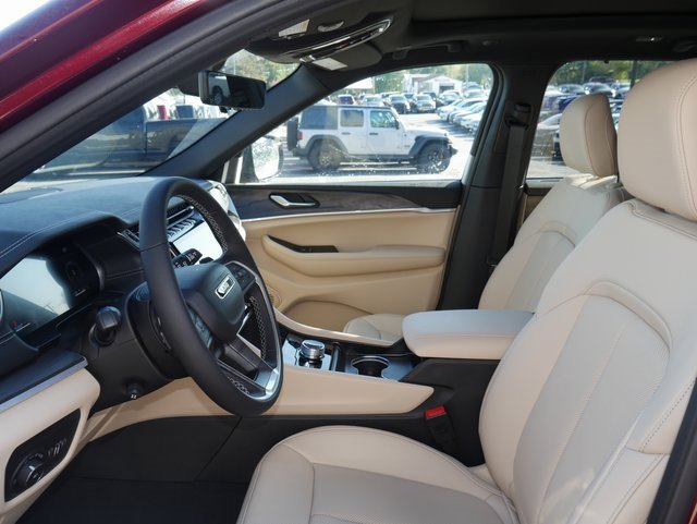 New 2025 Jeep Grand Cherokee Limited image 2