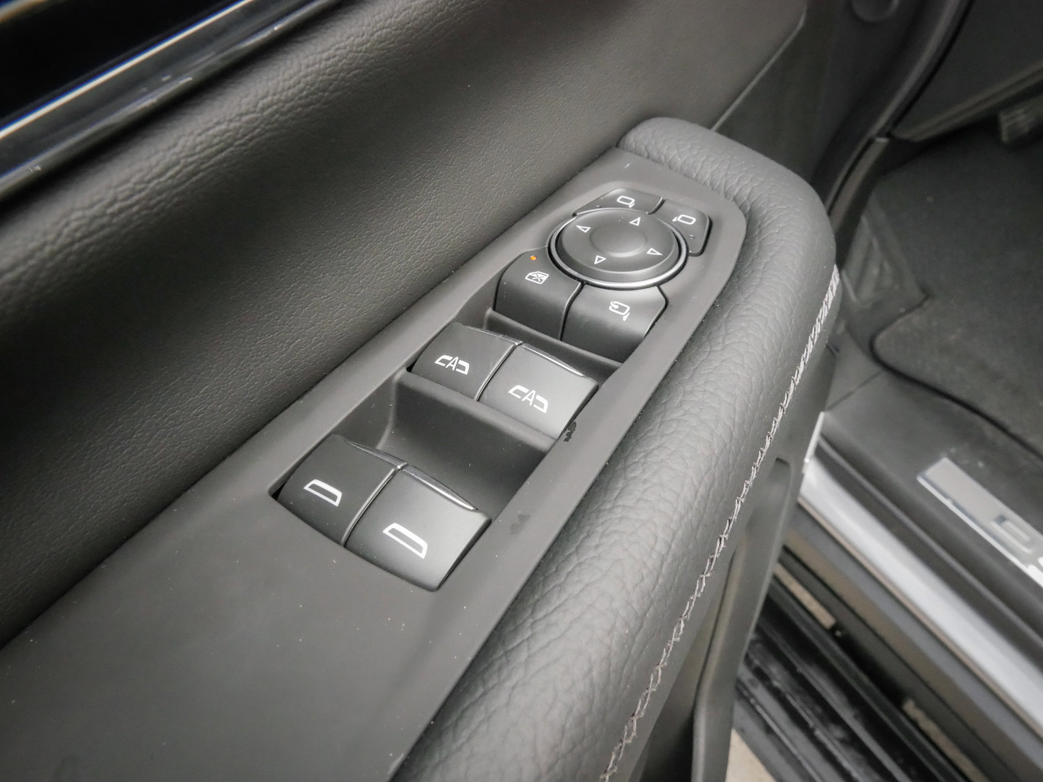 Used 2026 GMC Yukon Denali w/ Sun & Power Step Package AWD/4WD image 16