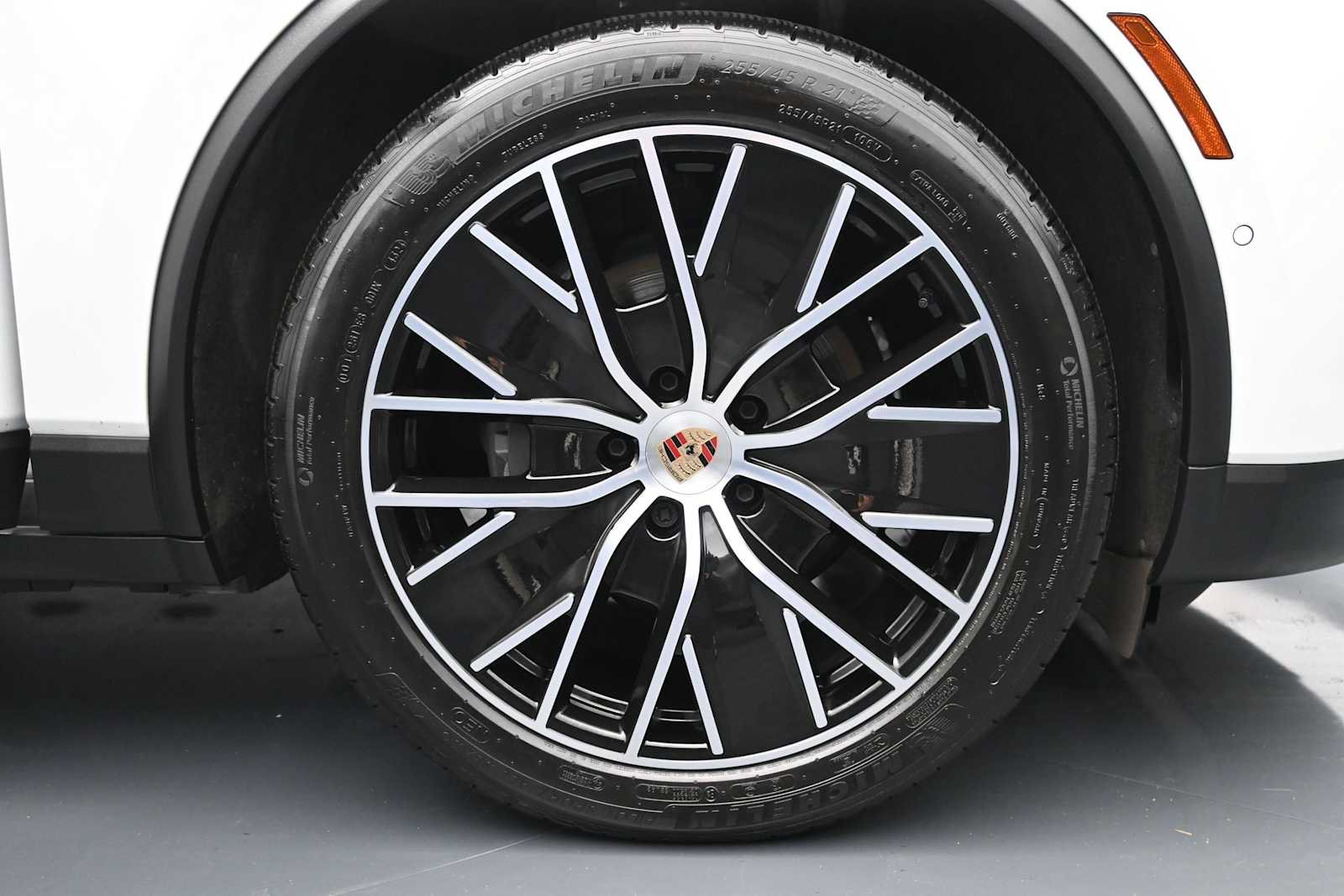 Certified 2025 Porsche Macan Electric RWD image 23