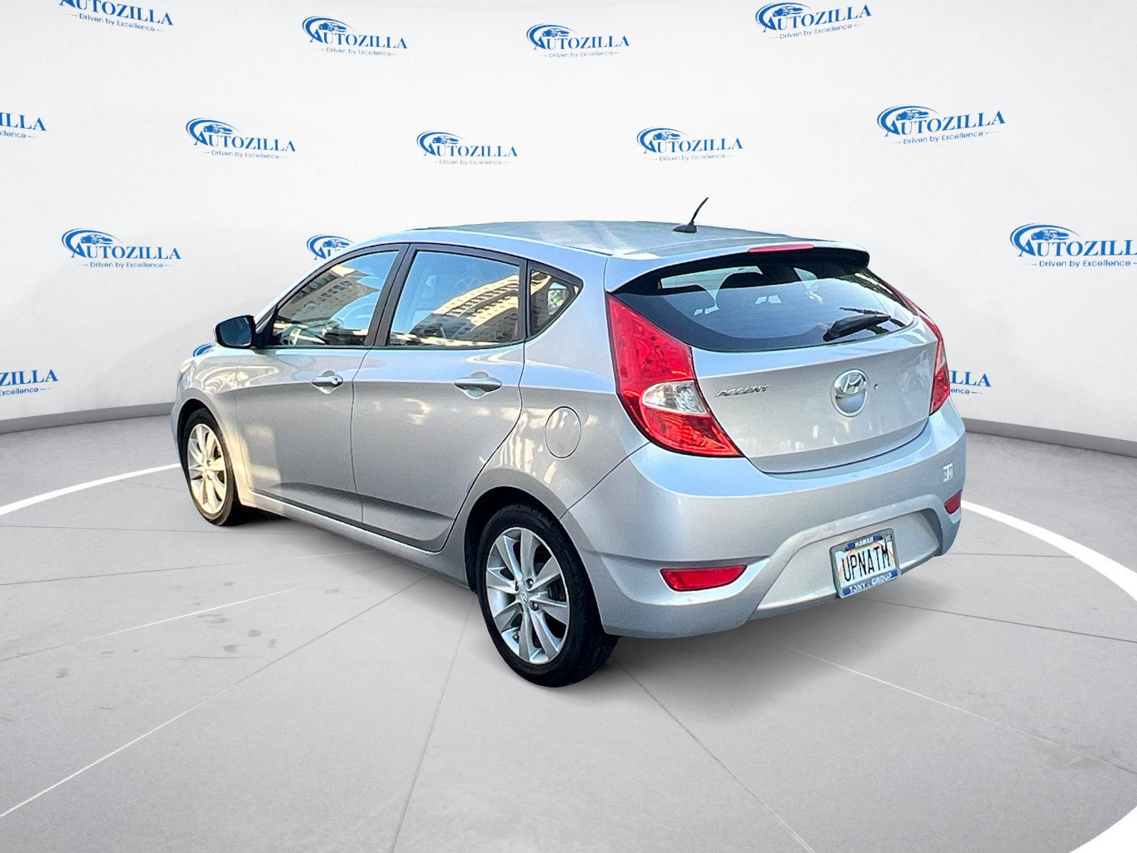 Used 2012 Hyundai Accent SE FWD image 3