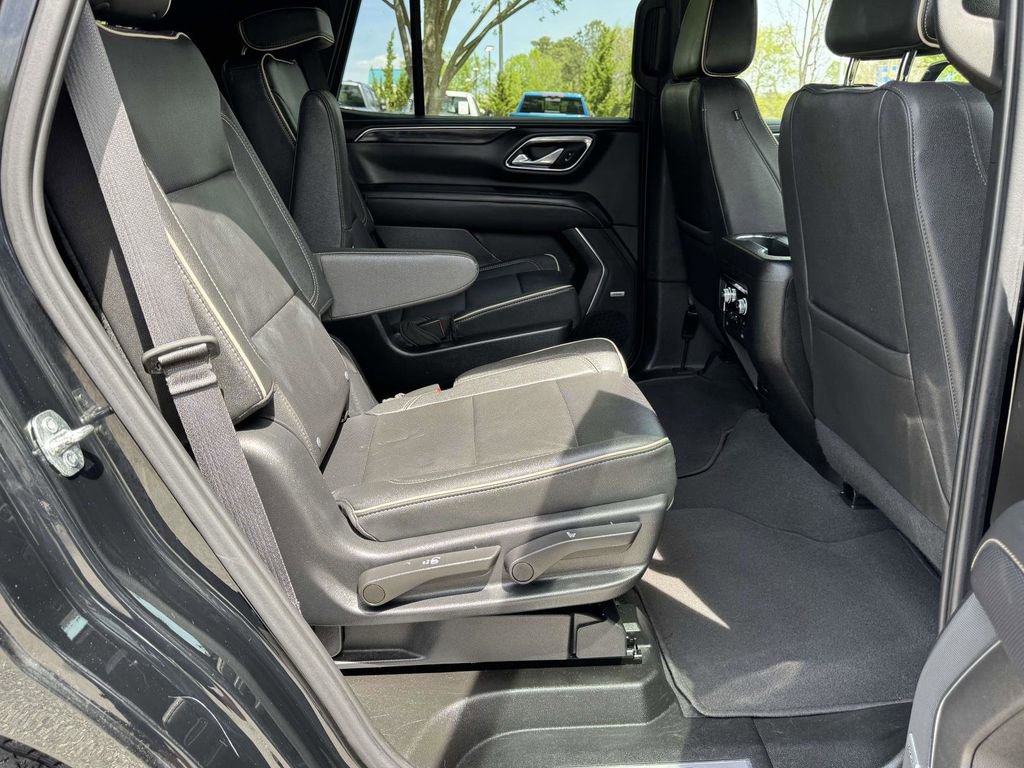 Used 2023 GMC Yukon SLT w/ SLT Luxury Package AWD/4WD image 15